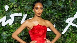 Những sao nữ trên thế giới mặc đẹp nhất năm 2021