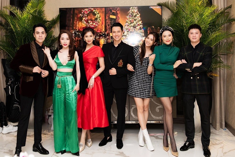 Diễn viên Quỳnh Nga cùng Lã Thanh Huyền, Huyền Lizzie... thực hiện bộ ảnh nhân dịp Giáng sinh