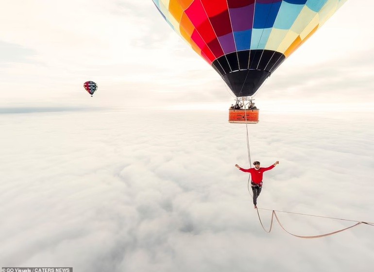 Người đàn ông Brazil phá kỷ lục thế giới, đi thành công trên dây ở độ cao 1.900 mét Người đàn ông Brazil phá kỷ lục thế giới, đi thành công trên dây ở độ cao 1.900 mét