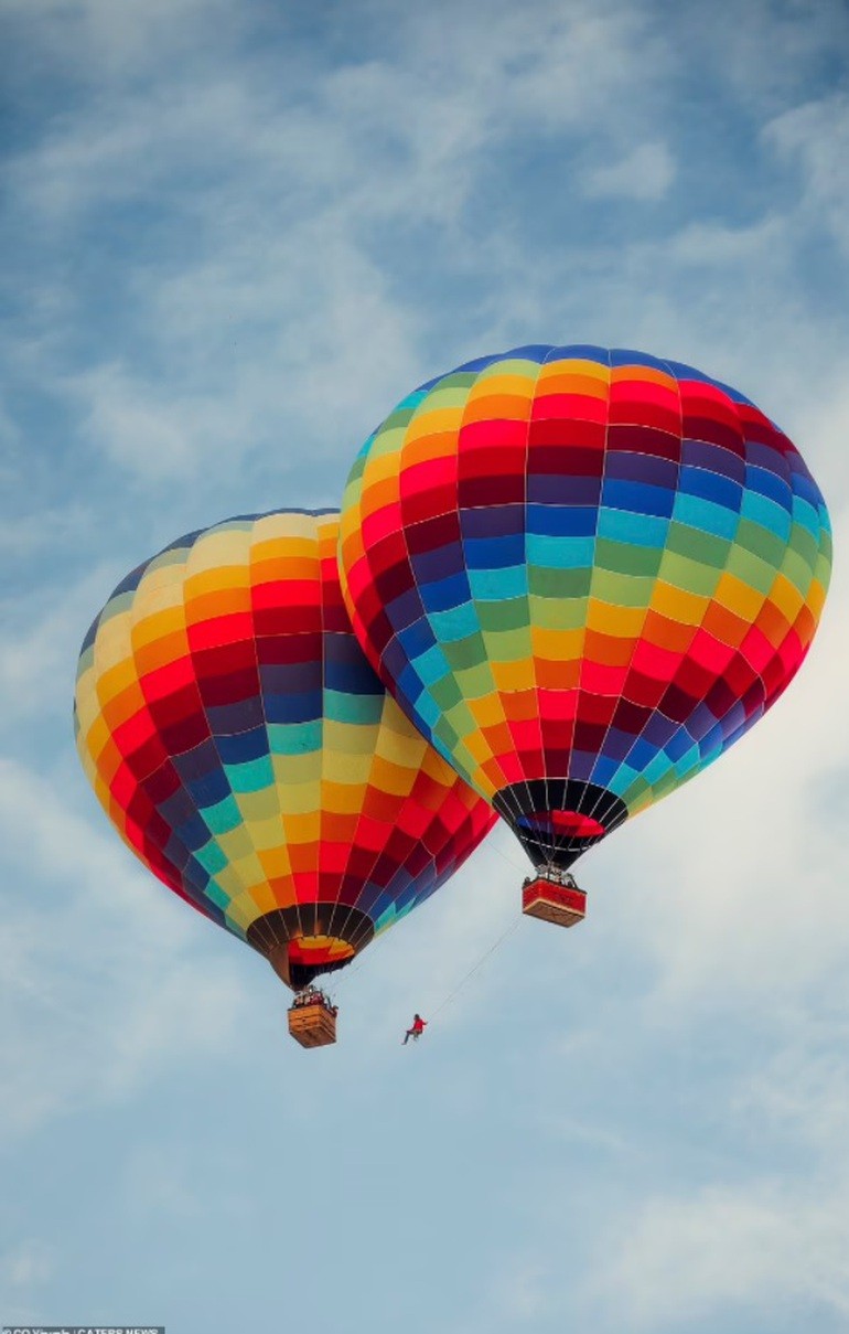 Người đàn ông Brazil phá kỷ lục thế giới, đi thành công trên dây ở độ cao 1.900 mét Người đàn ông Brazil phá kỷ lục thế giới, đi thành công trên dây ở độ cao 1.900 mét