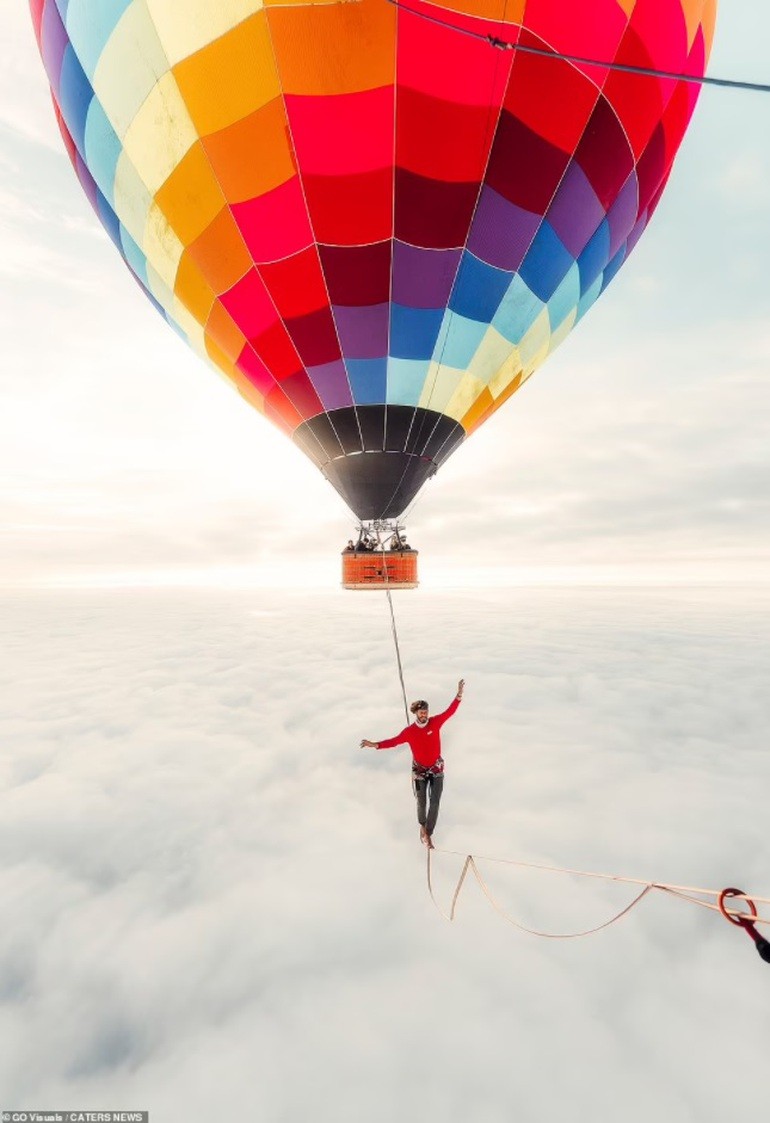 Người đàn ông Brazil phá kỷ lục thế giới, đi thành công trên dây ở độ cao 1.900 mét Người đàn ông Brazil phá kỷ lục thế giới, đi thành công trên dây ở độ cao 1.900 mét