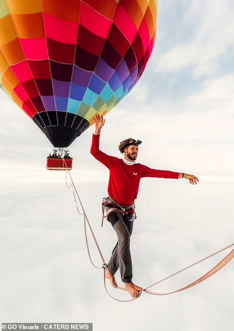 Người đàn ông Brazil phá kỷ lục thế giới, đi thành công trên dây ở độ cao 1.900 mét Người đàn ông Brazil phá kỷ lục thế giới, đi thành công trên dây ở độ cao 1.900 mét