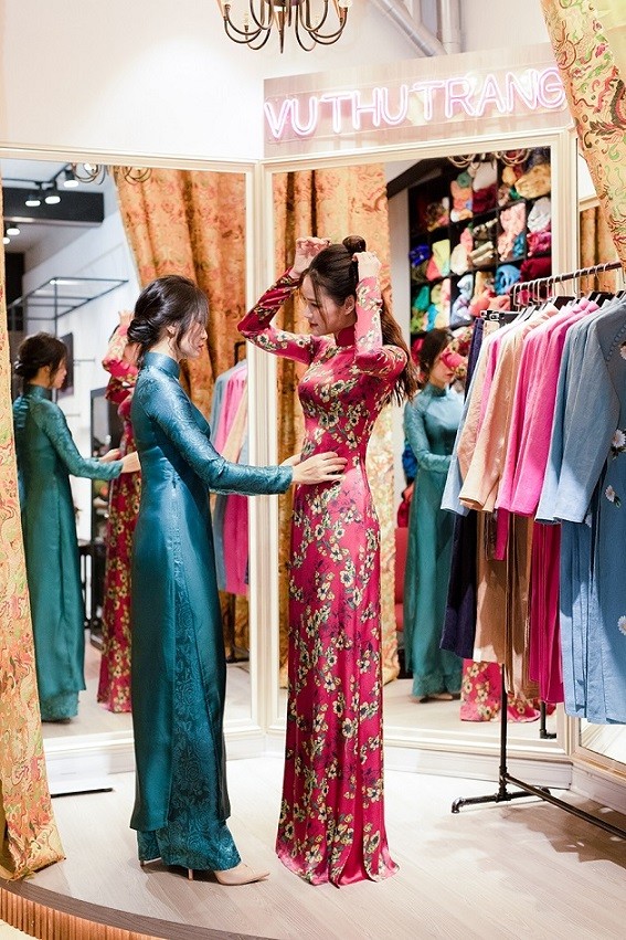 Á hậu Thụy Vân, MC Thu Hương sắm áo dài cho các chương trình truyền cuối năm, đầu Xuân mới