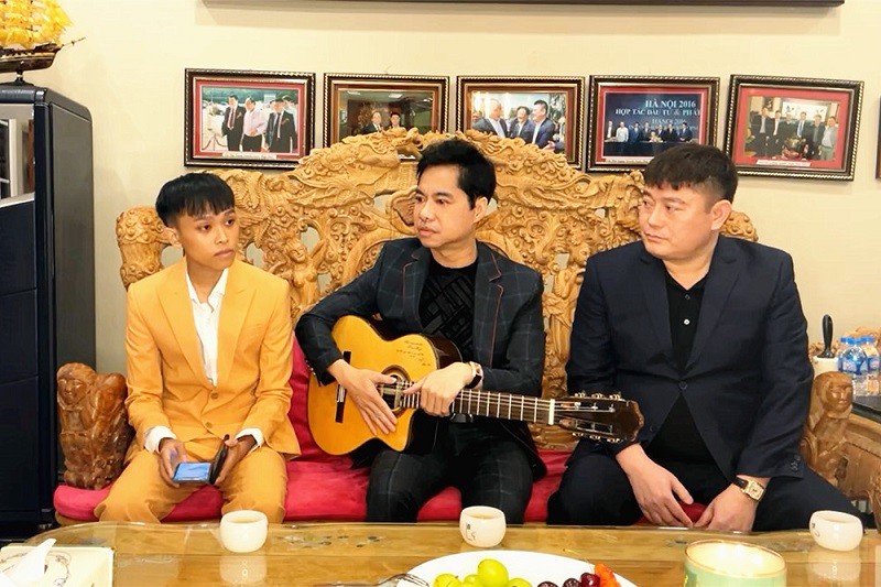 Hồ Văn Cường lấy lại phong độ, tự tin hát cùng ca sĩ Ngọc Sơn