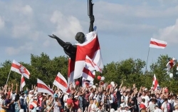 Câu chuyện Belarus: Trong xung, ngoài khắc