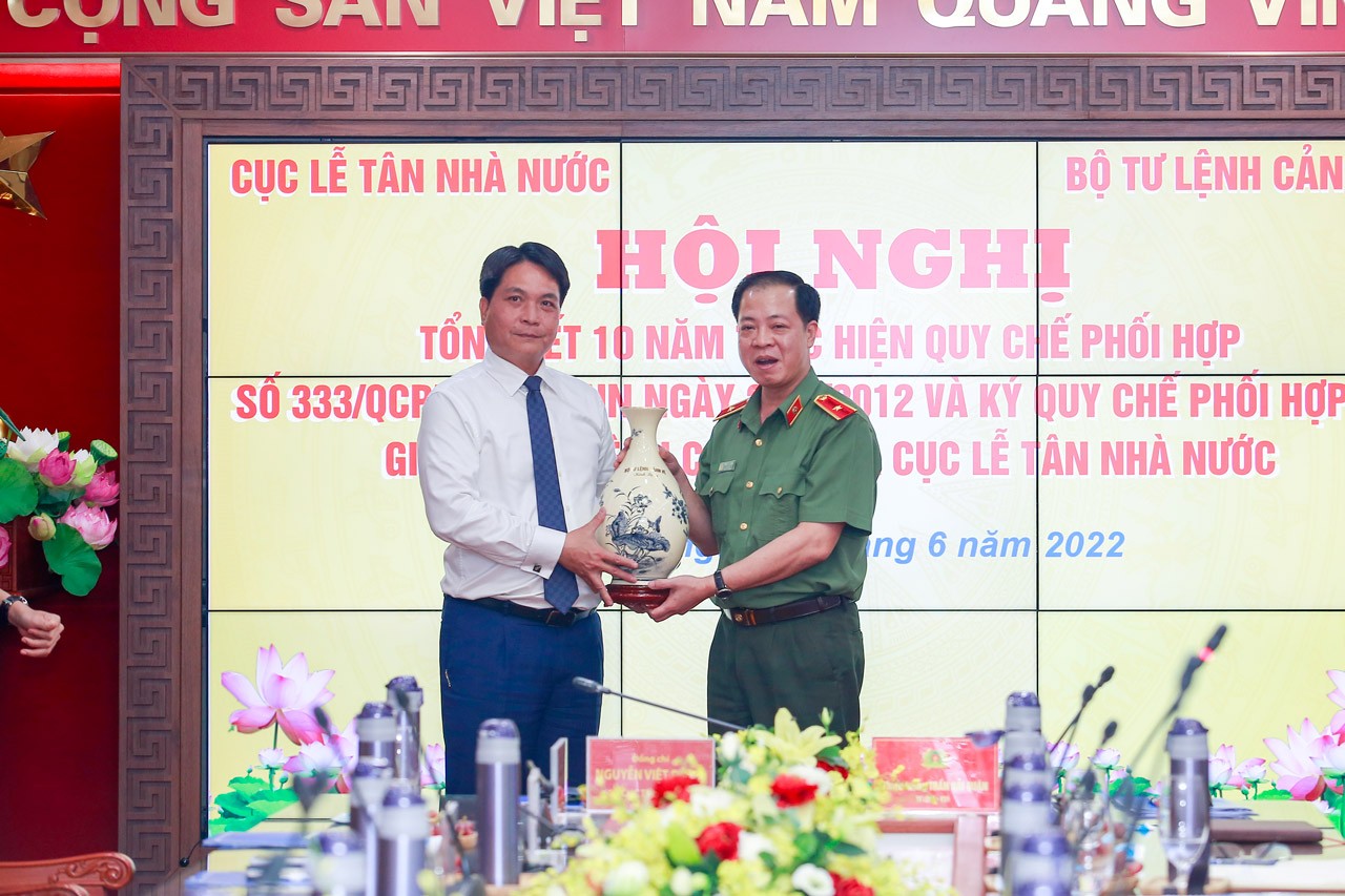 PHỐI HỢP CÔNG TÁC GIỮA CẢNH VỆ VÀ LỄ TÂN TRONG VIỆC NÂNG TẦM CÔNG TÁC TỔ CHỨC, PHỤC VỤ HOẠT ĐỘNG ĐỐI NGOẠI CỦA LÃNH ĐẠO CẤP CAO VIỆT NAM VÀ NƯỚC NGOÀI