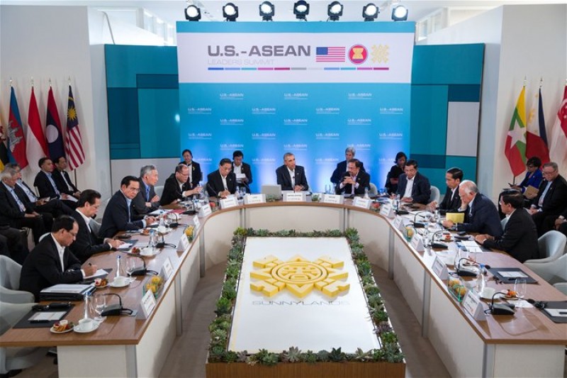 Dù bị kẹt, ASEAN vẫn chưa "mất lái"