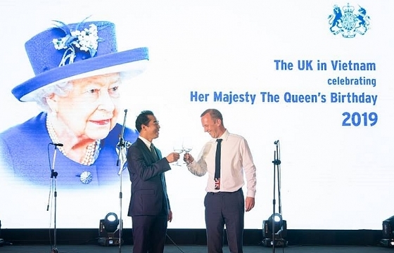 Trang trọng tiệc sinh nhật thứ 93 của Nữ Hoàng Elizabeth Đệ Nhị tại Hà Nội