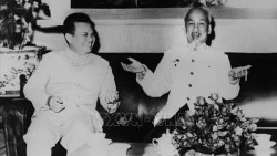 Quan hệ đặc biệt Lào-Việt Nam: Từ 'sứ mệnh chung' đến tình anh em keo sơn 'hạt gạo cắn đôi, cọng rau bẻ nửa'