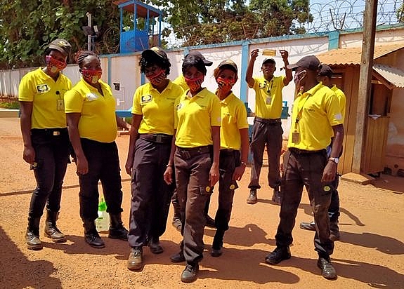 nu si quan viet nam trong hoa nu cuoi giua nang trung phi