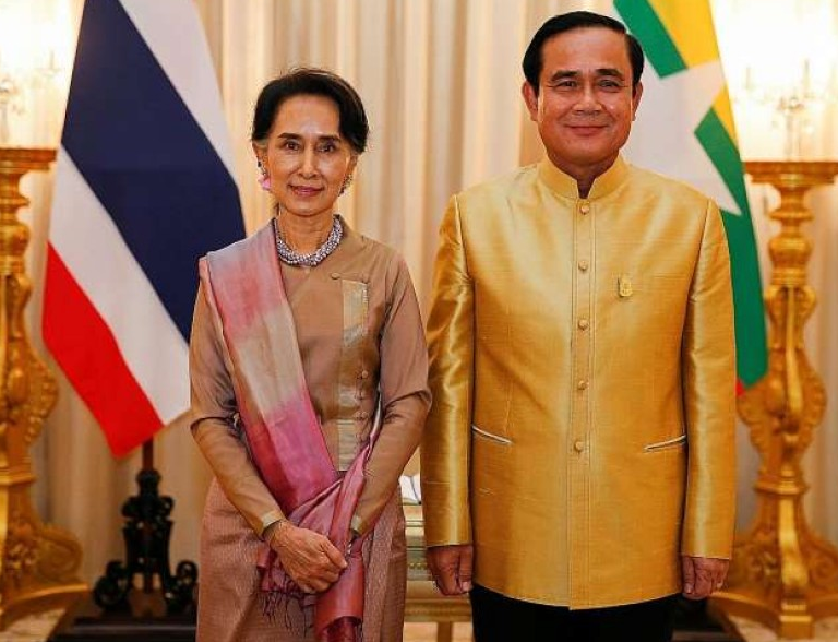 "Các nước ASEAN phải sát cánh cùng nhau"