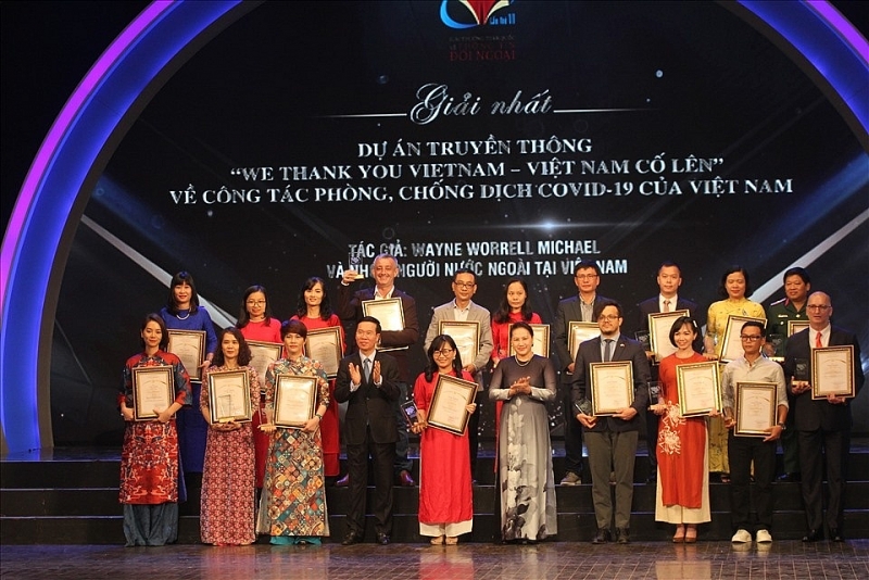 Trao Giải thưởng toàn quốc về thông tin đối ngoại lần thứ VI trao giai thuong toan quoc ve thong tin doi ngoai lan thu vi