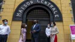 Bộ trưởng Quốc phòng Mỹ thăm nhà tù Hỏa Lò