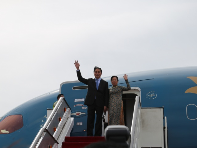 Lễ đón Chủ tịch nước Trần Đại Quang tại sân bay Quốc tế Brunei Darussalam