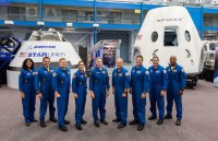 lan dau tien nhom du hanh vu tru chi gom hai nu phi hanh gia