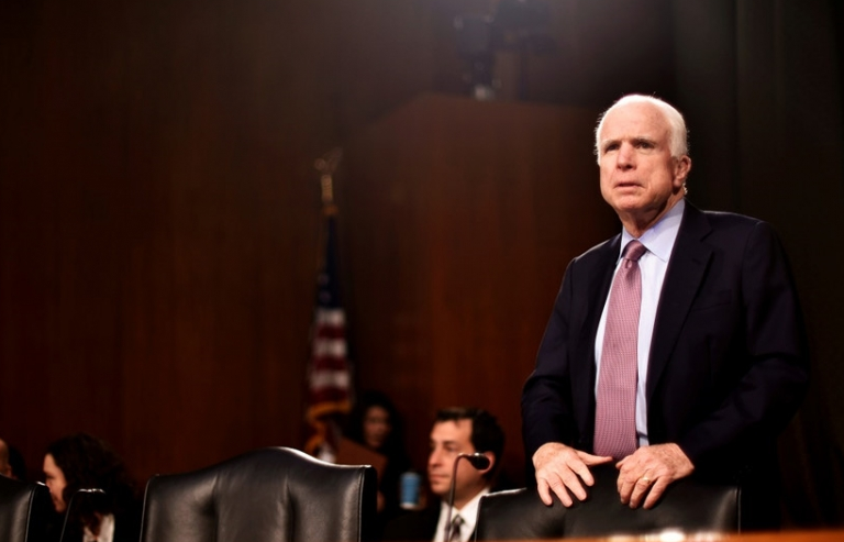 Từ sự ra đi của McCain...