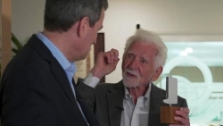 Chân dung 'cha đẻ' của điện thoại di động