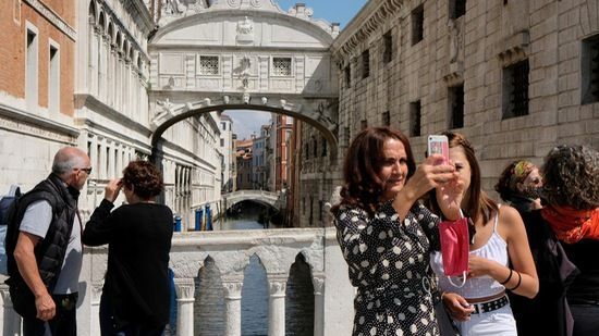 Nguồn thu từ du lịch của EU giảm mạnh do dịch Covid-19