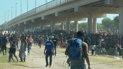 Mỹ nỗ lực đưa hàng nghìn người di cư ở biên giới ra khỏi đất nước