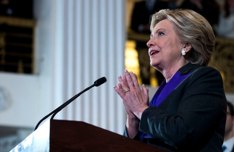 Bà Clinton cho rằng Giám đốc FBI khiến bà thua trước ông Trump