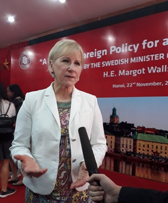 Ngoại trưởng Thụy Điển: Hãy đeo kính râm vì tương lai của các bạn rất tươi sáng