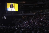 nhung hinh anh ba michelle obama trong buoi gap go o long an
