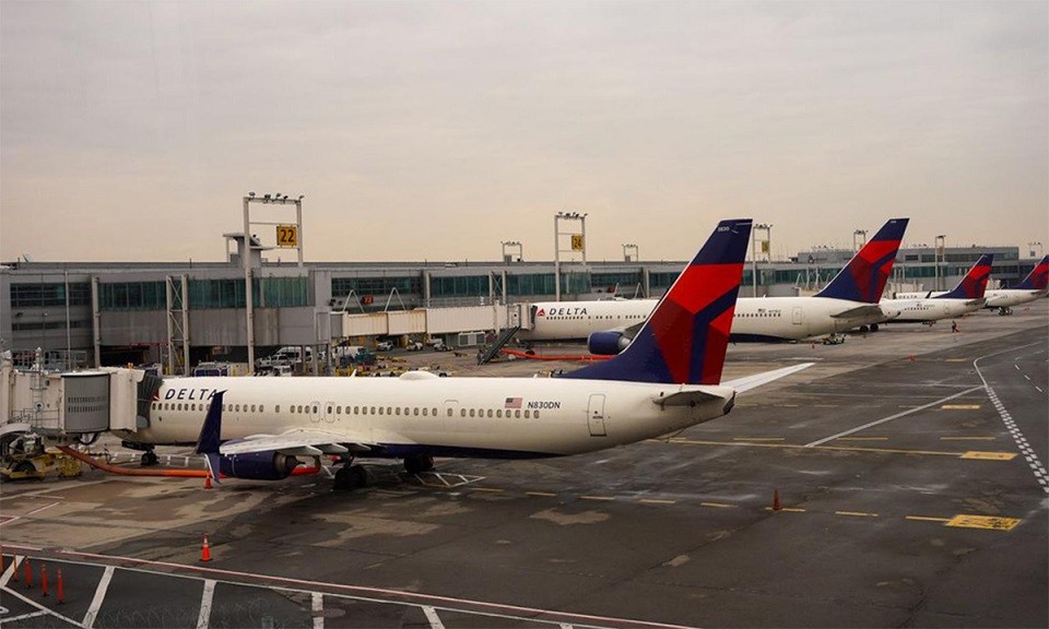 Nỗi lo về COVID-19 khiến 4.500 chuyến bay trên toàn cầu bị hủy vào dịp lễ Giáng sinh