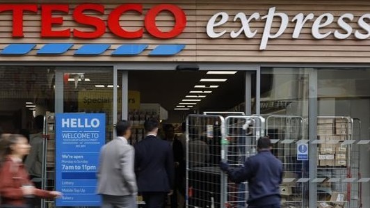 Anh gia hạn chương trình cấp thị thực tạm thời cho lao động thời vụ tới cuối năm 2024