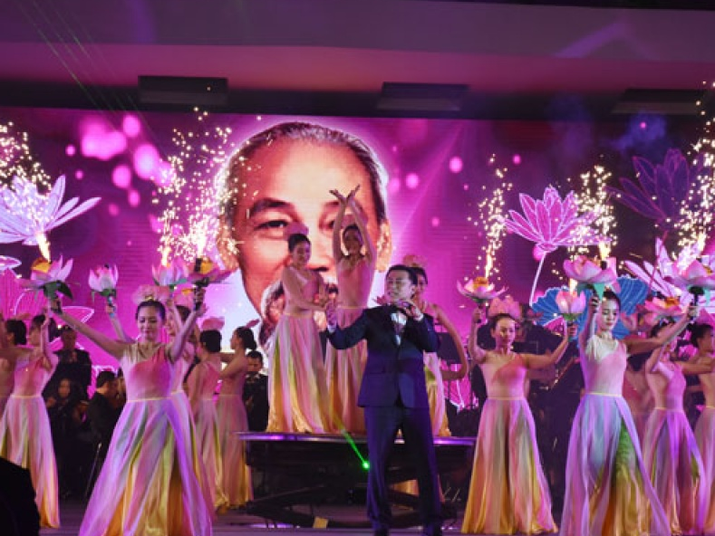 Rực rỡ Xuân Quê hương trên thành phố mang tên Bác