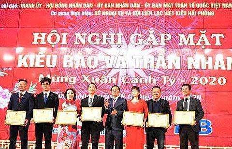 Kiều bào vui đón Xuân mới trên đất Cảng