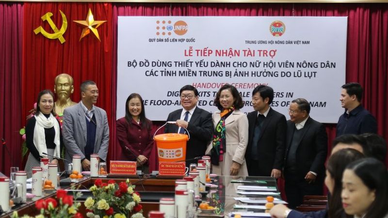 UNFPA hỗ trợ đồ dùng thiết yếu cho phụ nữ và trẻ em gái tại miền Trung Việt Nam
