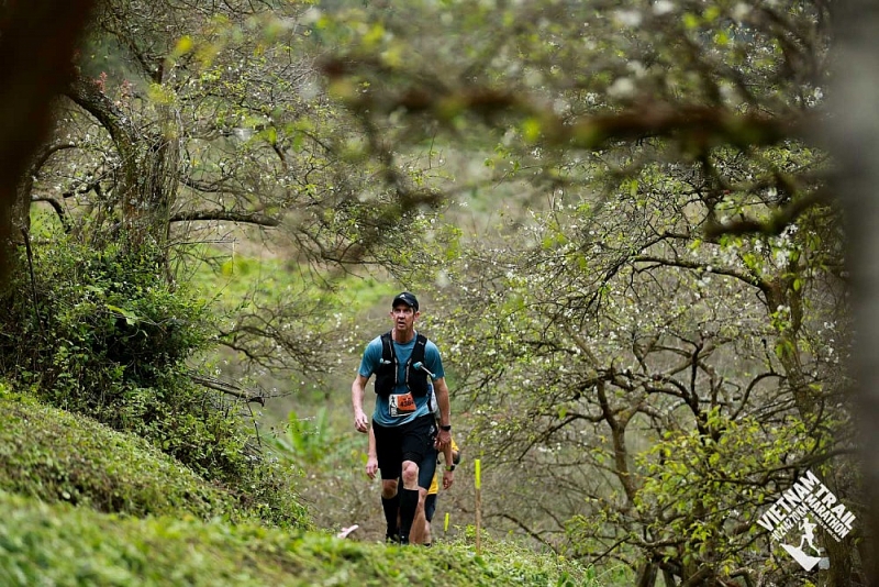 Nhiều người nổi tiếng tham gia Giải chạy Vietnam Trail Marathon 2021 tại Mộc Châu
