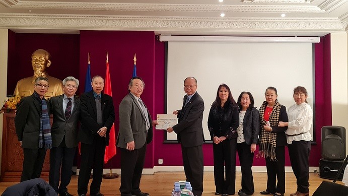 Đại sứ Đinh Toàn Thắng tiếp Hội Thân hữu Việt kiều Ai-Lao tại Pháp