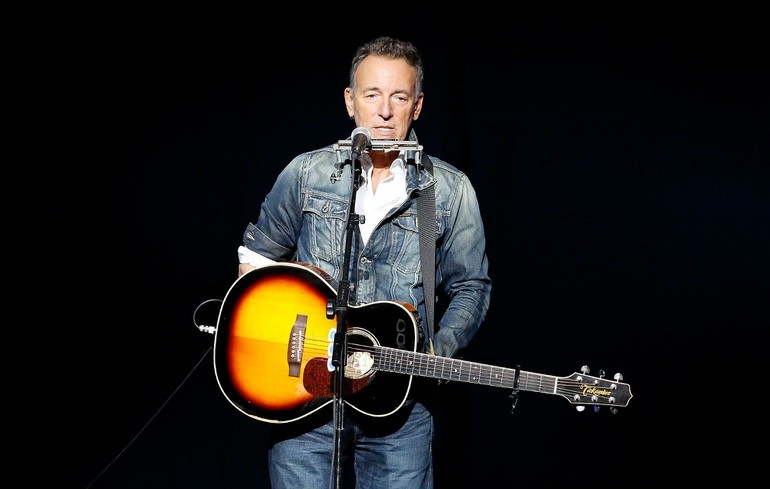 Bruce Springsteen đứng đầu Top 10 nghệ sĩ được trả lương cao nhất năm 2021 Bruce Springsteen đứng đầu Top 10 nghệ sĩ được trả lương cao nhất năm 2021
