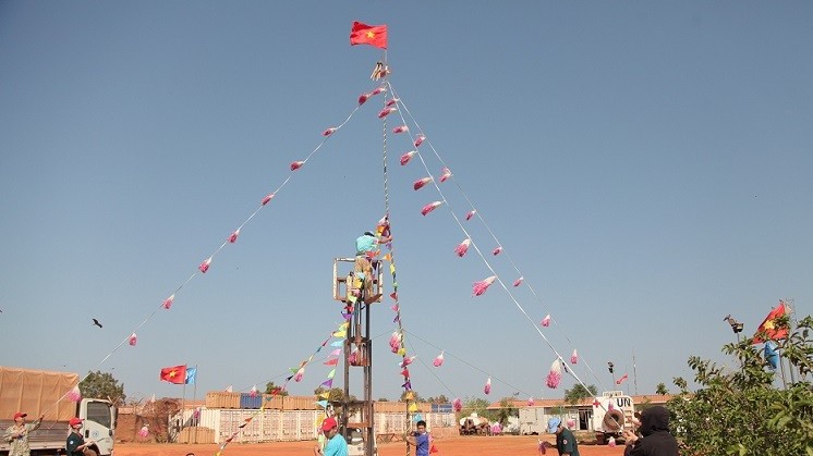 Dựng cây nêu đón Tết Nhâm Dần tại Nam Sudan