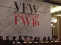 hoi tho tu nui rung viet nam gay an tuong tai paris