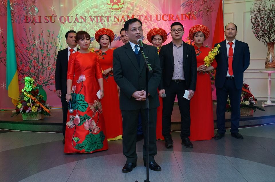 nguoi viet o ukraine mung xuan mau tuat