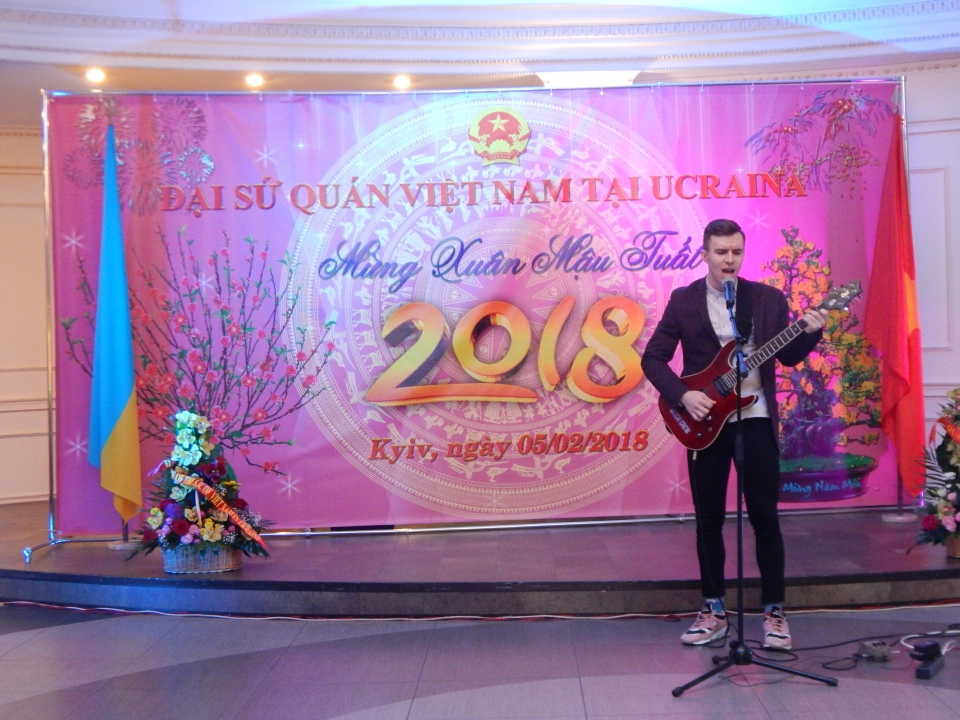 nguoi viet o ukraine mung xuan mau tuat