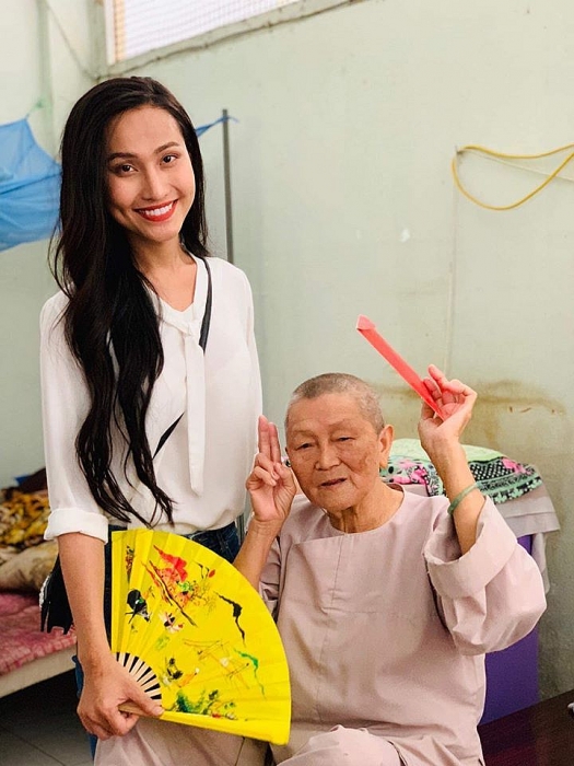 ngam dai dien viet nam tham gia hoa hau chuyen gioi quoc te 2020