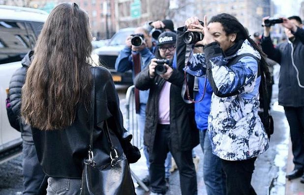 Cao điểm dịch virus corona, Tuần lễ Thời trang London vẫn sôi động và rực rỡ sắc màu