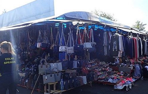 Cháy chợ của người Việt ở Cheb (CH. Czech) gần biên giới với Đức