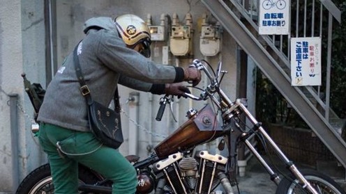 Nhật Bản xuất bản sách song ngữ hướng dẫn người Việt thi lấy bằng lái xe máy