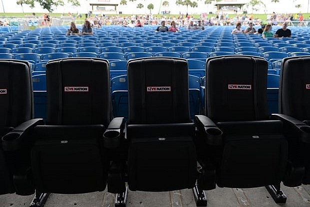 Công ty ở Mỹ vẫn nỗ lực tổ chức Lễ hội âm nhạc ngoài trời trong thời kỳ Covid-19 Mỹ: Tổ chức lễ hội âm nhạc ngoài trời thời Covid-19 để lan tỏa tinh thần tích cực?