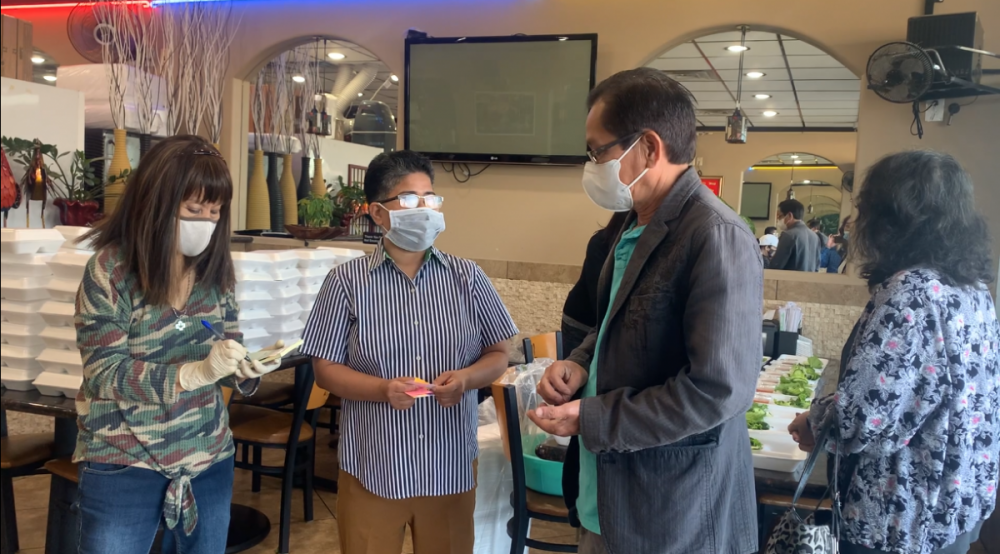 Ấm tình người Việt tại Texas (Mỹ) cùng nhau khắc phục hậu quả thiên tai, bão tuyết