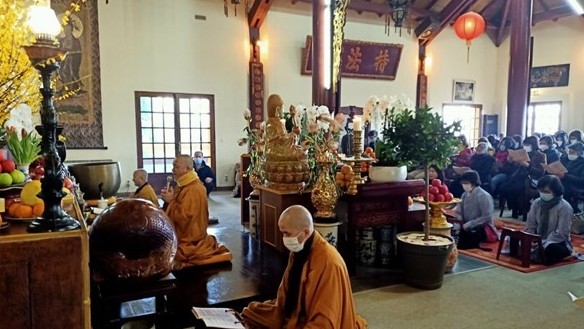 Lễ cầu an của người Việt tại Pháp nhân ngày Rằm tháng Giêng