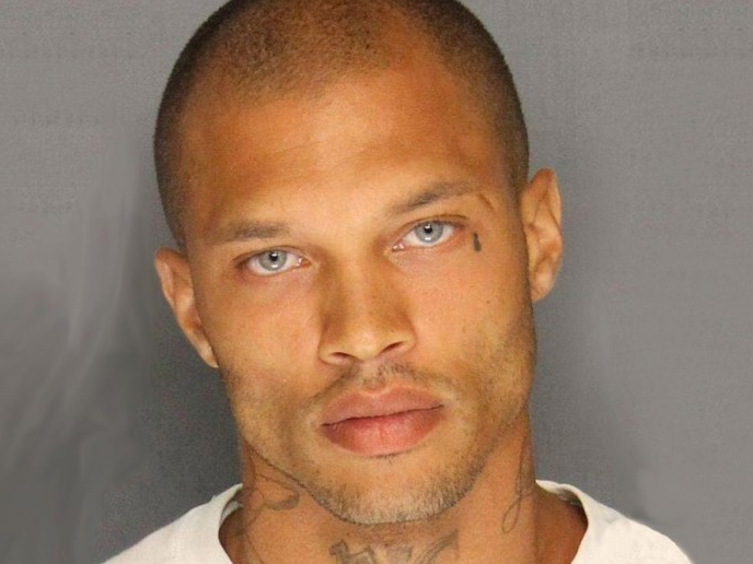 Tù nhân "hot" nhất thế giới lấn sân showbiz