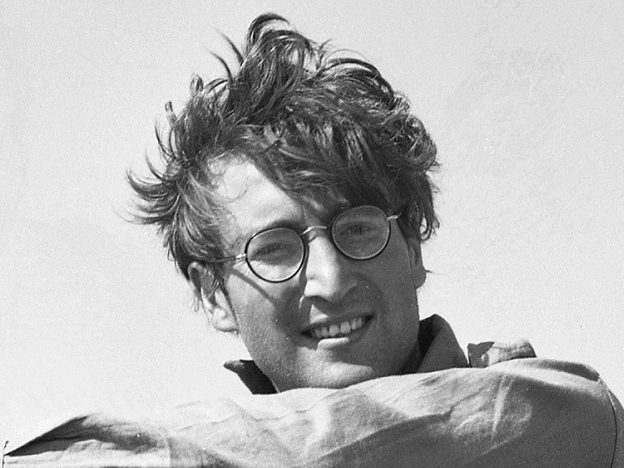 Dung nhan khác lạ của John Lennon