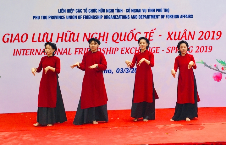 Du xuân Hữu nghị về miền đất Tổ