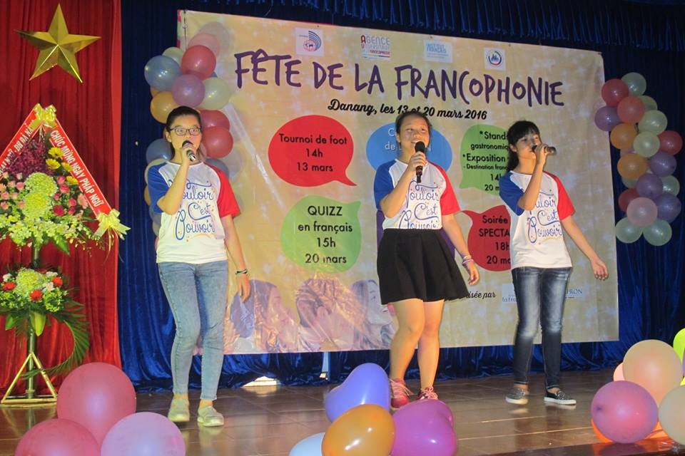 hoc sinh song ngu viet nam noi tieng phap nhu dua xe cong thuc 1