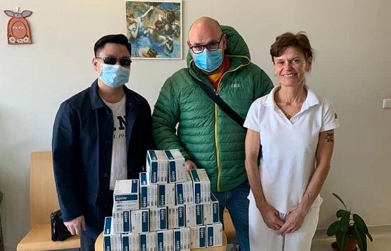 Người Việt muôn nơi cùng tri ân nước sở tại để vượt qua dịch Covid-19